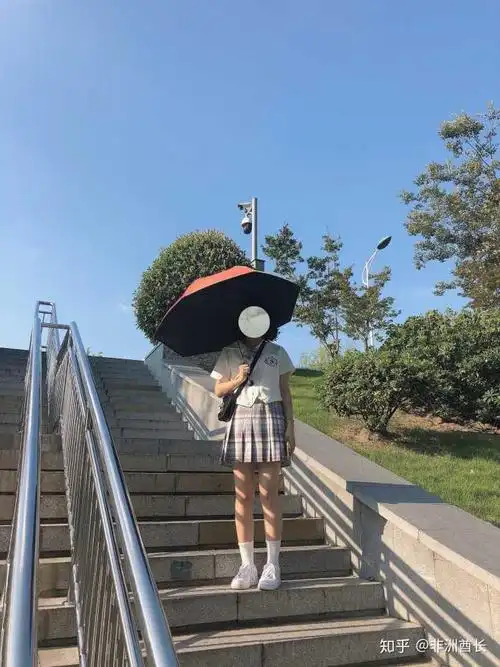 jk制服格裙配帆布鞋穿什么袜子好看