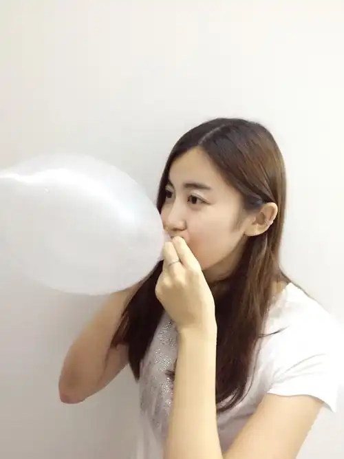 妹子亲测6款热门超薄安全套狂吸15位男粉丝捐精