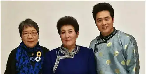 草原长大,却在台北安了家,那一腔思乡的心,都在歌词里了!