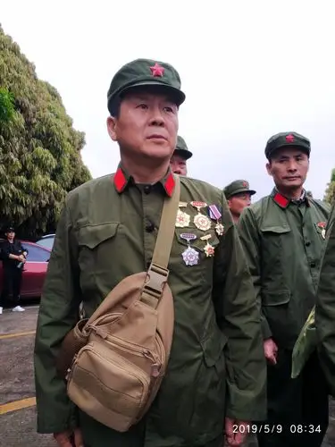 神情肃穆的越战老兵