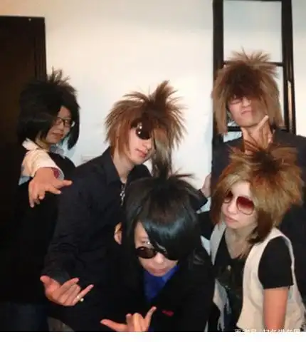 "非主流"是指那些不属于主流的东西,例如文化中的次文化.