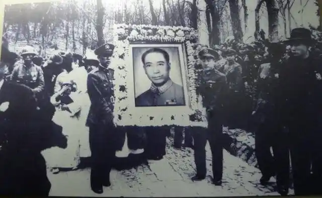 戴笠墓中埋藏乾隆朝国宝,平时从不离身,最后看到者大吃一惊