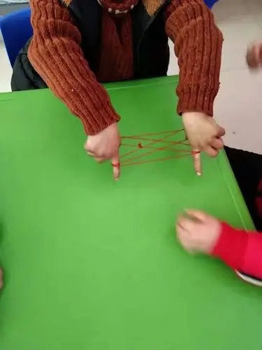 同心县小太阳幼儿园大三班创新素养,回忆童年–——《挑花线》