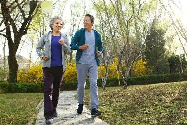 生命不止运动不停,在运动过程当中可以维持身体健康,坚持锻炼的人身体