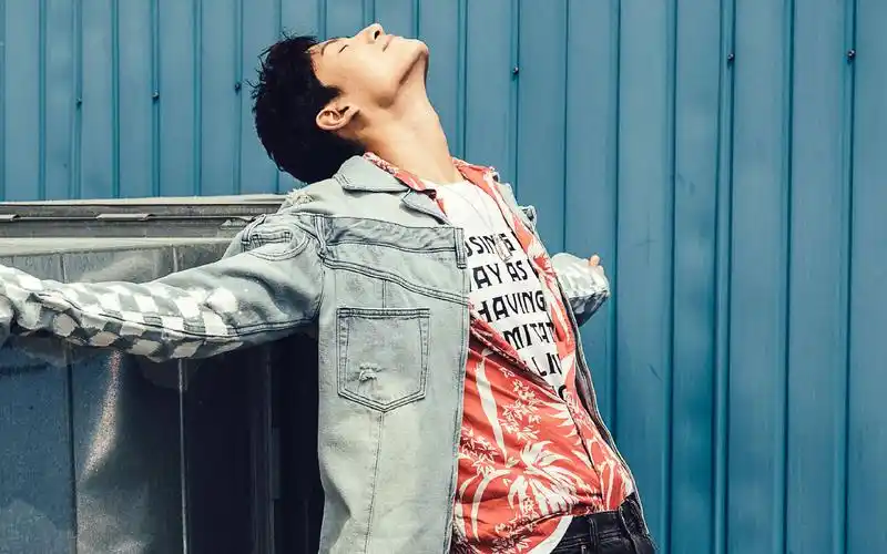 张峻宁英俊帅气写真图片高清桌面壁纸张峻宁英俊帅哥男明星