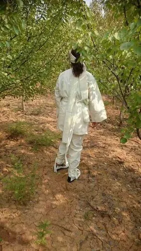 戴孝的轻重,代表着与逝者血缘关系的远近,孝越重说明血缘关系越近.