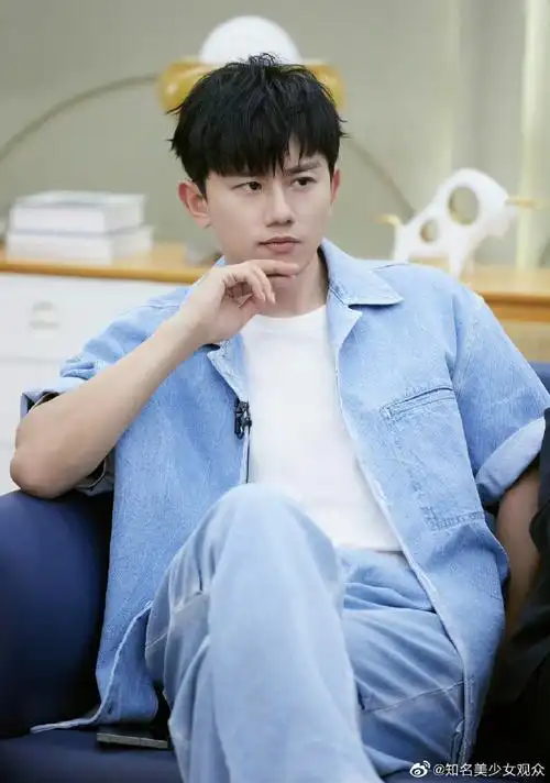 张杰身骑白马舞台预告