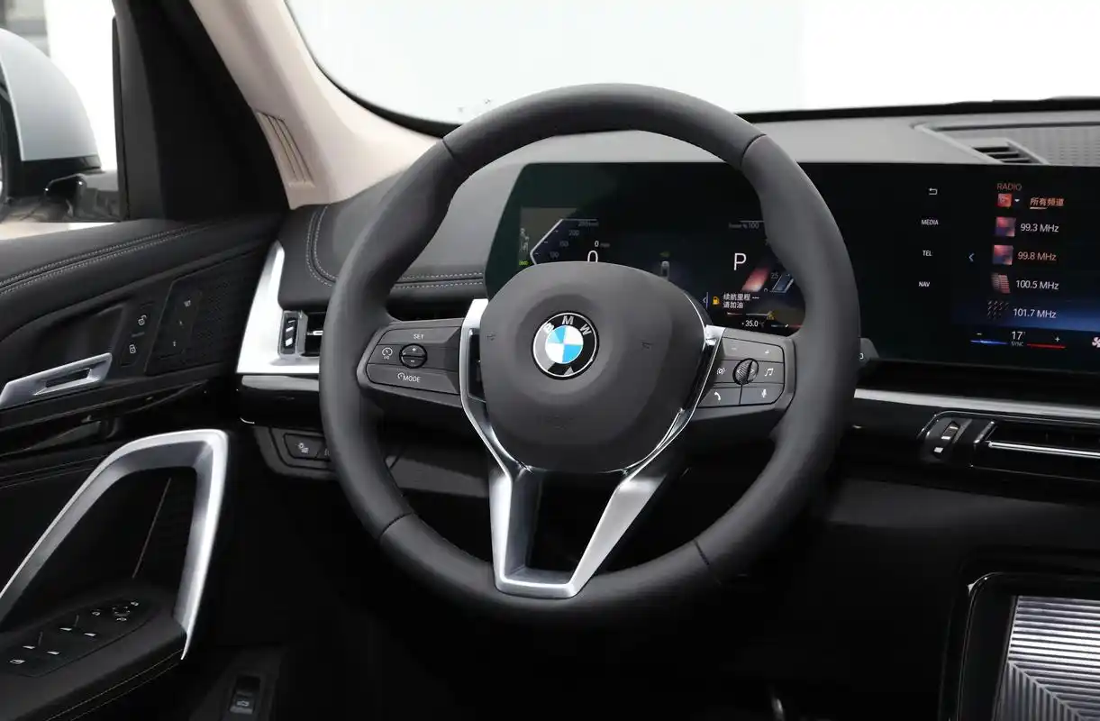 2023款宝马x1全新升级,外观年轻化内饰豪华化,性价比之选