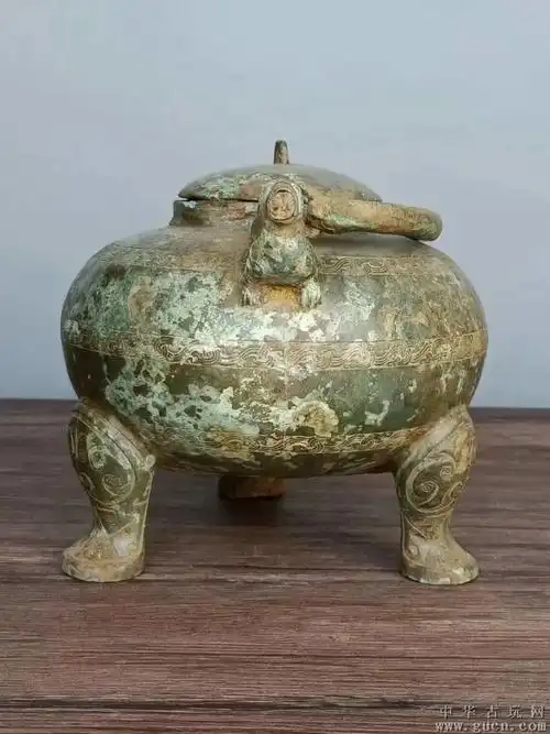 首页 集市捡漏 铜器铜雕 藏品尺寸/规格:战水坑青铜蟠蛇纹提粱壶