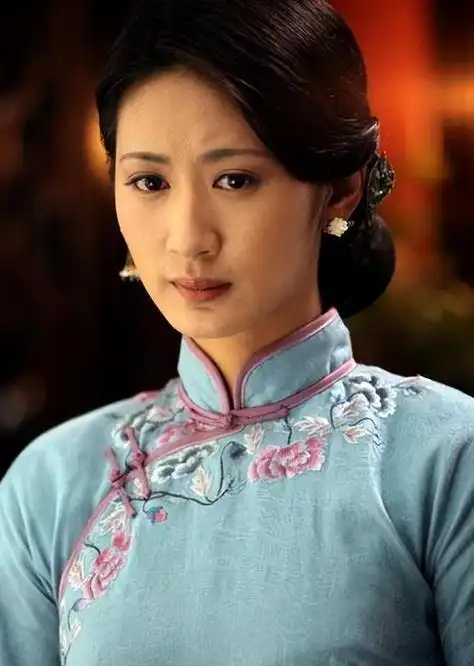 同是"风情万种"女演员,郭珍霓和张嘉倪为啥走了不同的路?