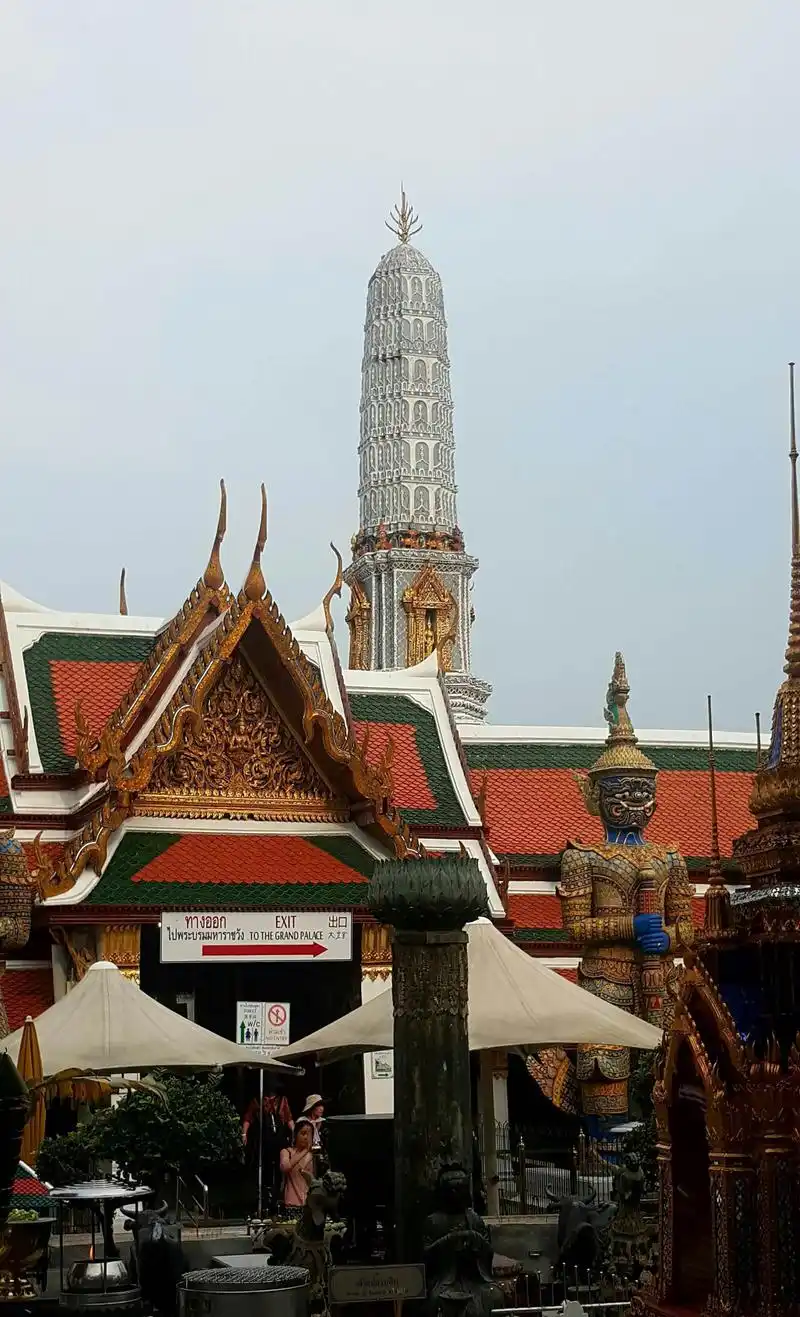 泰国旅游攻略 曼谷大皇宫"满城尽带黄金甲"