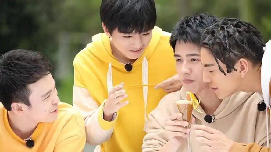 虞书欣家里哪一梯队?杨洋和悦凯合约到期?_the_姐姐_俩人