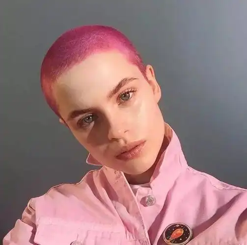 分享一枚高冷酷炫的平头妹纸