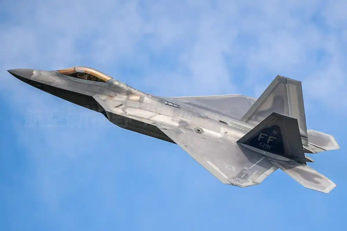 f-22猛禽战斗机是大家非常熟悉的一款第五代隐形战斗机.