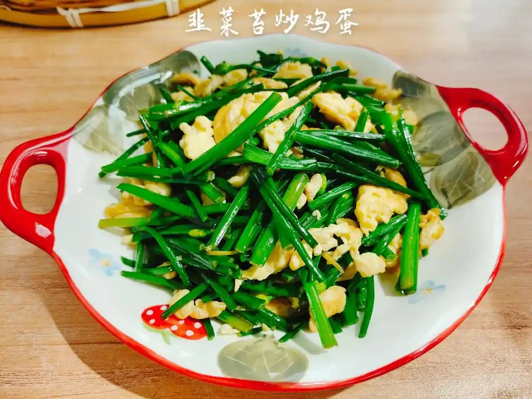 简单好吃的韭菜苔炒鸡蛋