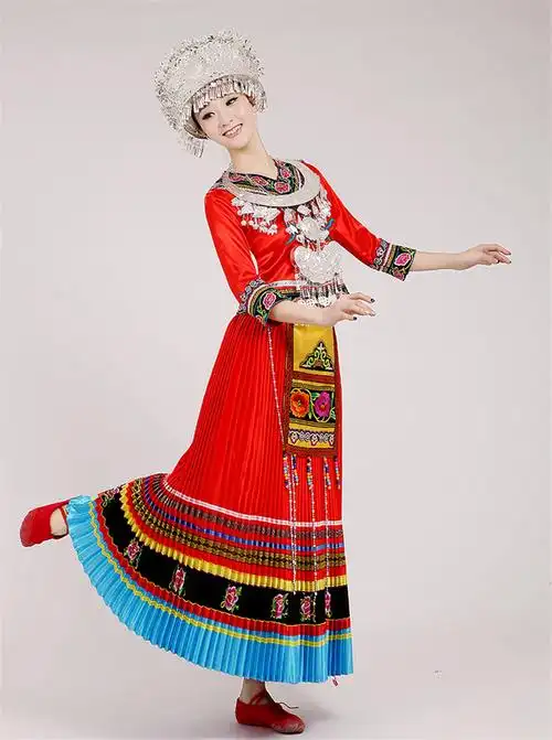 新款苗族服装女演出舞蹈云南民族风长裙贵州少数民族侗族彝族刺绣