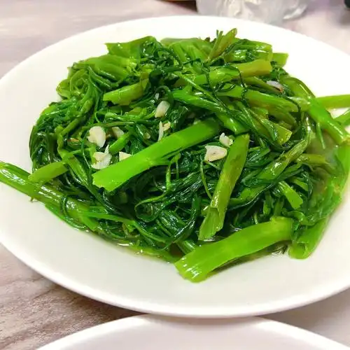 炒通菜这个季节的空心菜又嫩又脆真好吃