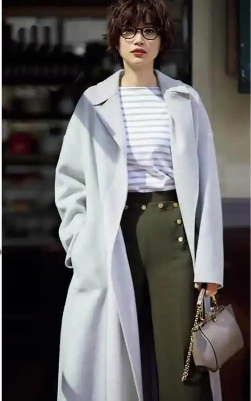 白色外套配什么裤子好看(15套搭配讲究到极致)