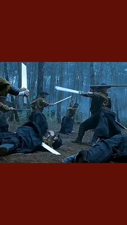 几十个锦衣卫围攻青龙甄子丹,没想到锦衣卫大阵竟是他创的