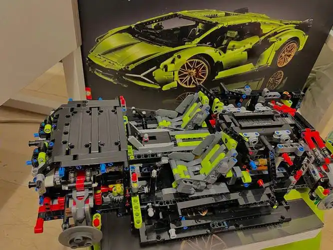 它成为了我下班后唯一的快乐,一边刷剧一边拼乐高是让我最治愈的事情