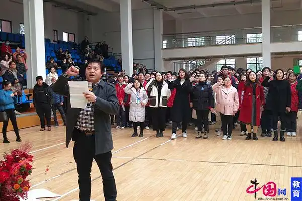 育仁中学举行高2022届成人礼暨高考百日誓师大会