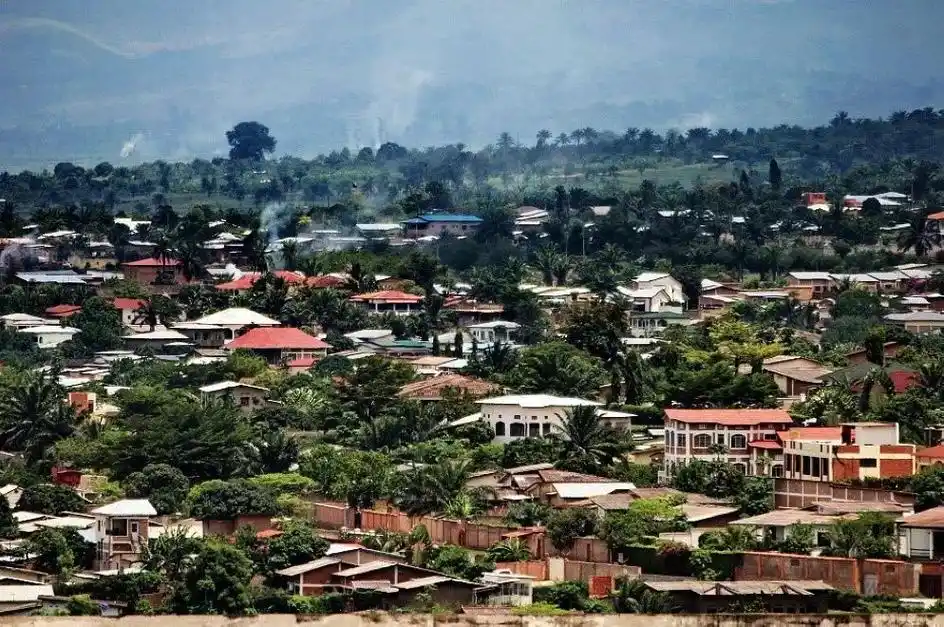首都布琼布拉(bujumbura)布隆迪矿藏主要有镍,泥炭,铈,钽,锡等.