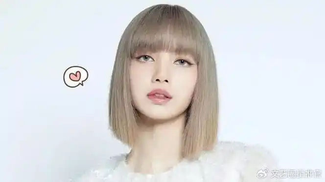 lisa在巴黎被偶遇!素颜独自逛奢侈品店,脸变黑认不出,憔悴落寞