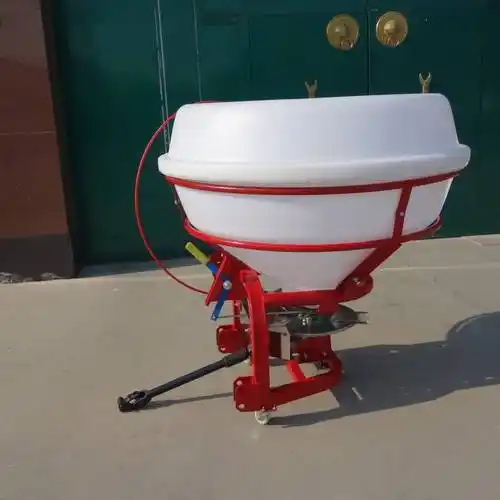 小四轮带撒肥机颗粒肥粉末肥两用600公斤施肥机肥料撒布机