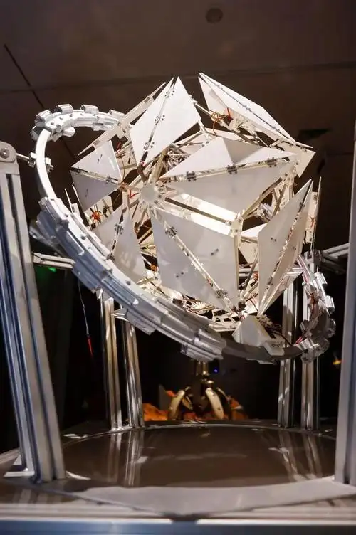 在这场艺术与科技的对话中,寻找世界的模型