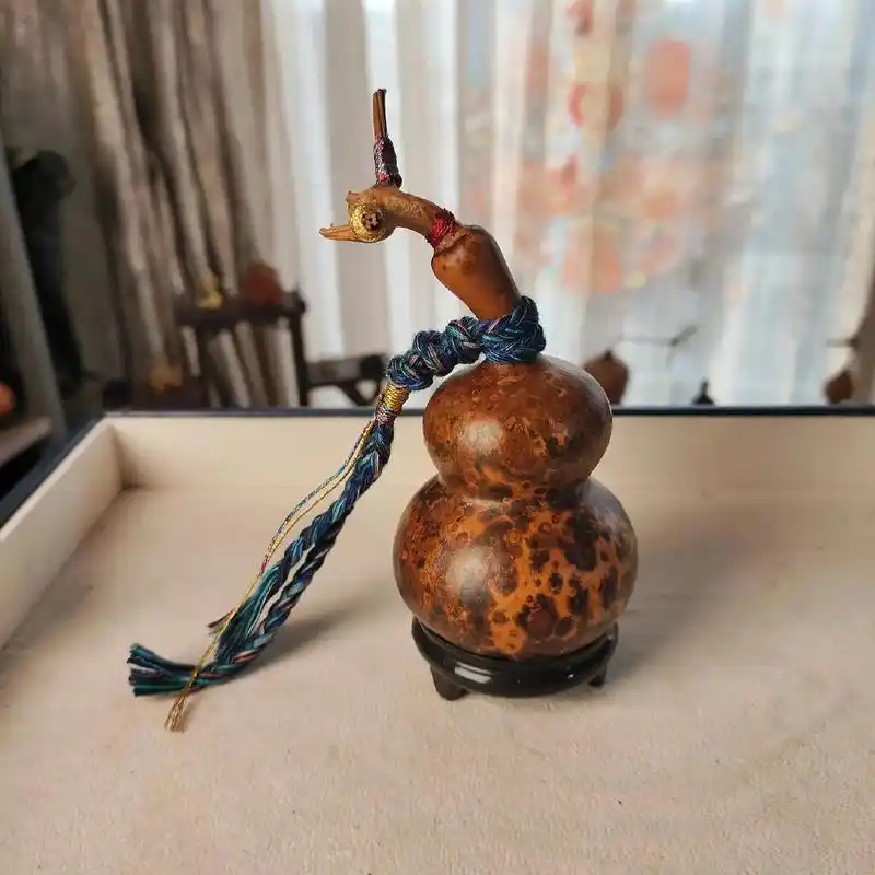 又两把花皮结缘.对于文玩葫芦,有人看中器型的周正完美,有人看 - 抖音