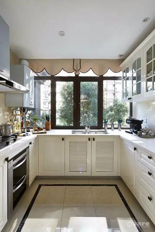 现代简约风两房厨房瓷砖装修效果图