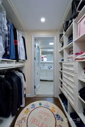 不同风格装扮你的少女心    卧室和衣帽间的开放式设计,也是小编个人