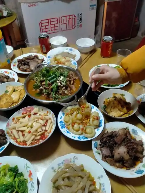 这一桌菜是妈妈和大妈一起做的