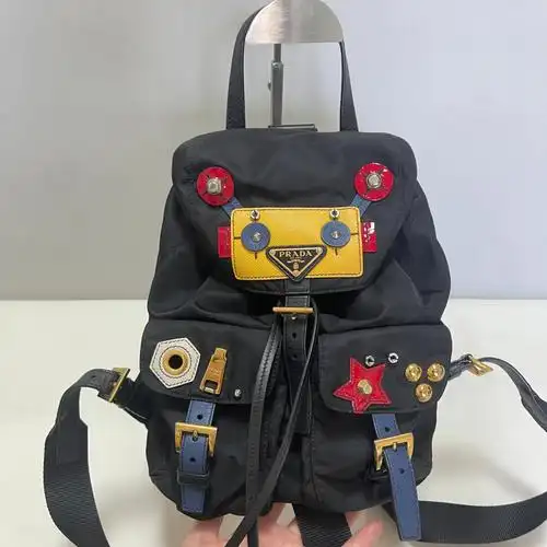 prada黑色机器人双肩包