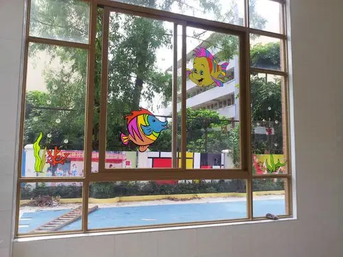幼儿园玻璃窗贴卡通系列实拍图,美美哒!