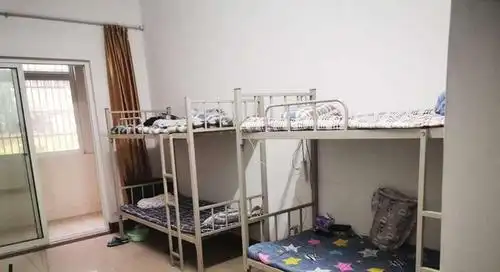 工厂急招普工50名,包吃包住,一小时18元,月薪5000以上