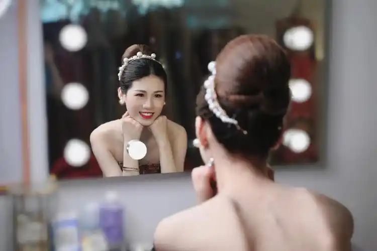 新娘化妆