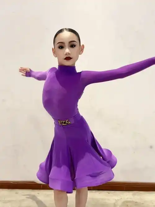 很适合夏天#悠悠拉丁舞 #港龙赛事 #国标舞妆容与发型 dance