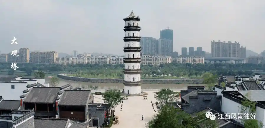 接着往前走就能看到大观塔.进入大门后,感受着市井般的生活.