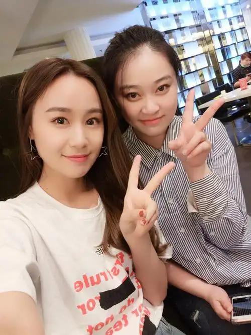 是给我闺蜜的合照已经是三年前了时光如梭的感觉