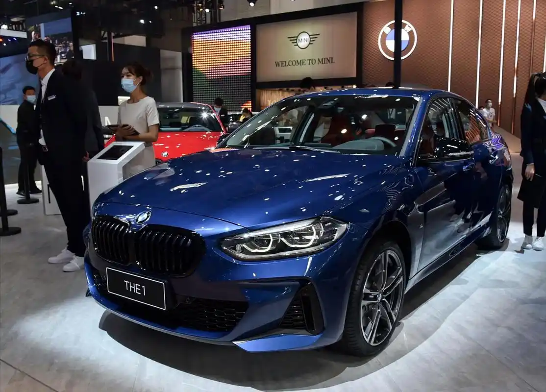 2021款宝马1系亮相,预售20.38万,网友:瞬间感觉奥迪a3更香了!