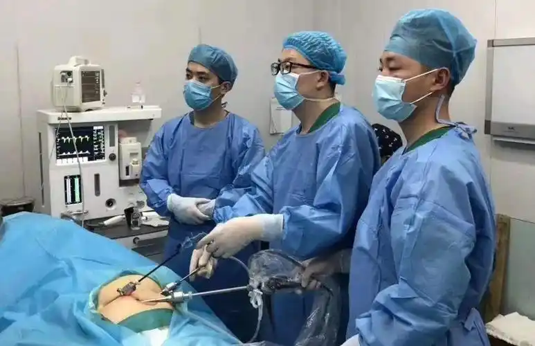 技术】八旬患者胆结石腹痛不止,腹腔镜下胆囊切除术帮您祛除病根_手术