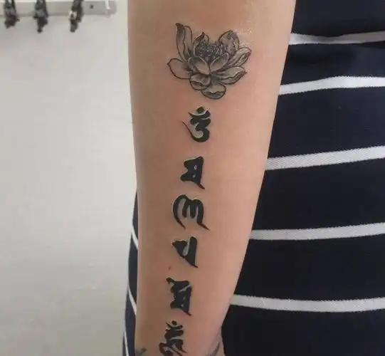 六字真言纹身图片成品手臂手部传统字符静物植物图腾纹身图案