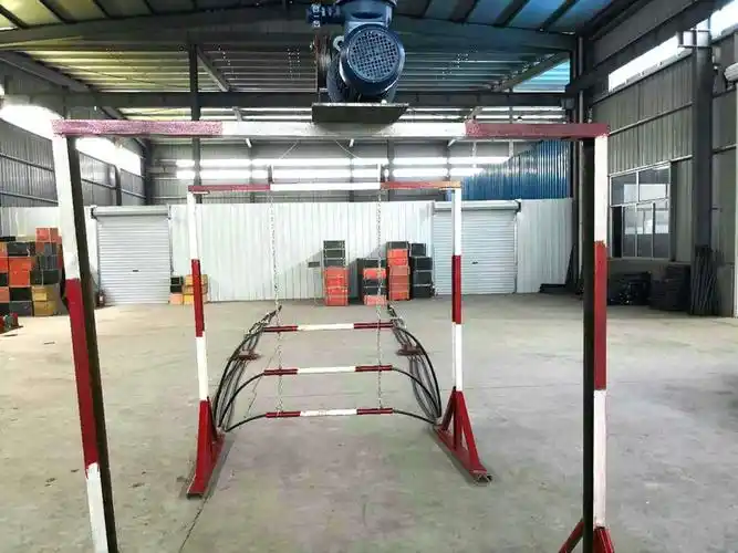 常闭式跑车防护装置