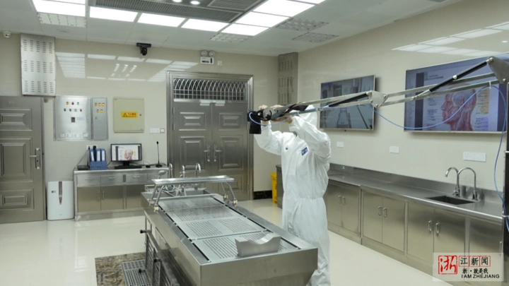 语音识别远程会诊生物比对浙江首家法医智能解剖室里充满高科技