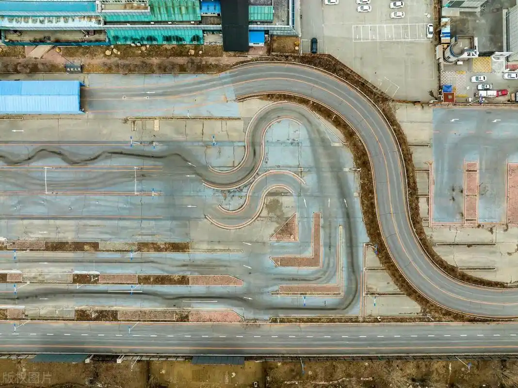 科目二模拟场地和考试场地一样吗