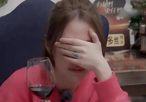 小s三个女儿长开不再是丑女,13岁大女儿撞脸泰国名模,超有范