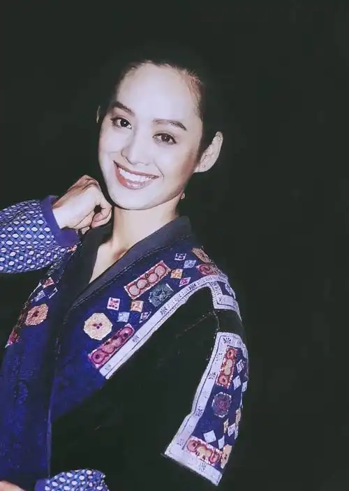 回顾宁静和姜文传绯闻25岁嫁给美国前夫50岁依旧过得自由