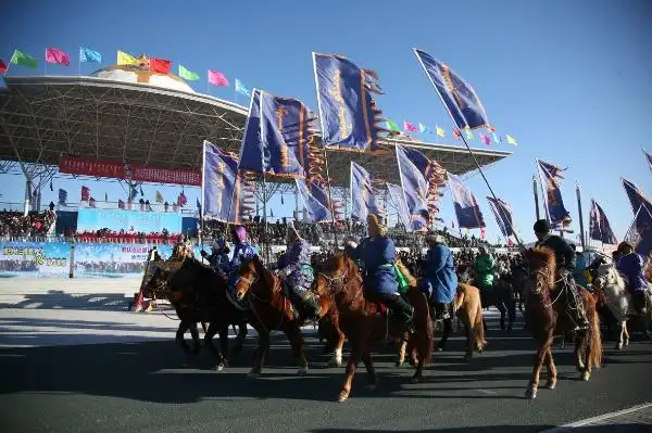 兴安盟冬季那达慕暨乌兰毛都草原冬季赛马节燃爆冬日的乌兰毛都草原