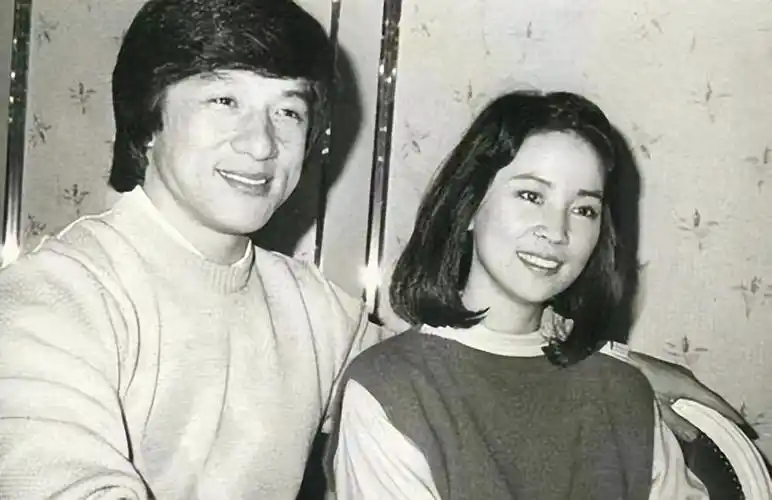 成龙亲笔撰文谈妻子林凤娇 坦承和她的婚姻不完美插图